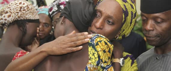 Meninas libertadas pelo Boko Haram reencontram suas famílias na Nigéria