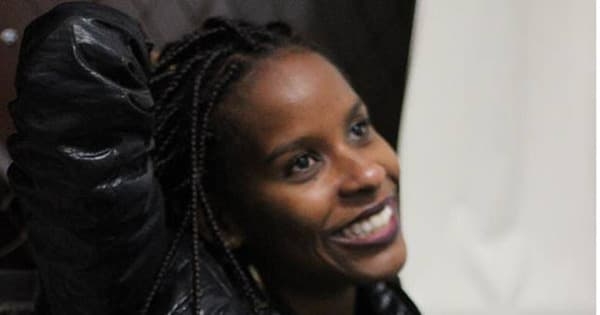 Monique Evelle, voz do feminismo negro, cria rede de formação social de jovens da periferia: ‘Ocupar espaços’