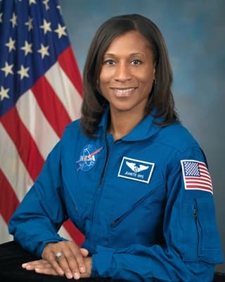 Nasa envia pela primeira vez uma mulher negra americana para estação espacial