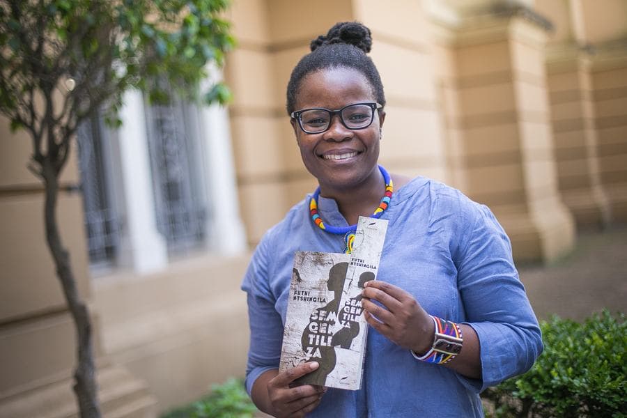 ‘O racismo continua lá e ainda precisamos falar sobre ele’, diz escritora sul-africana