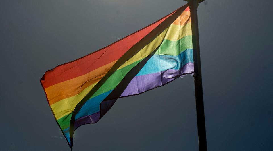 Homem é condenado a 14 anos de prisão por crime de ódio contra homossexual