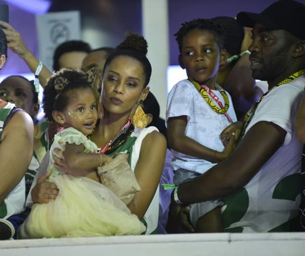Carnaval 2017: Com os filhos, Taís Araújo e Lázaro Ramos acompanham trio em Salvador