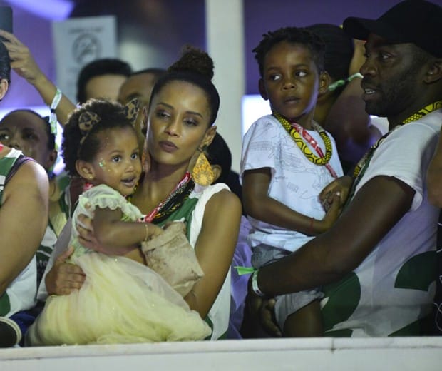 Carnaval 2017: Com os filhos, Taís Araújo e Lázaro Ramos acompanham trio em Salvador