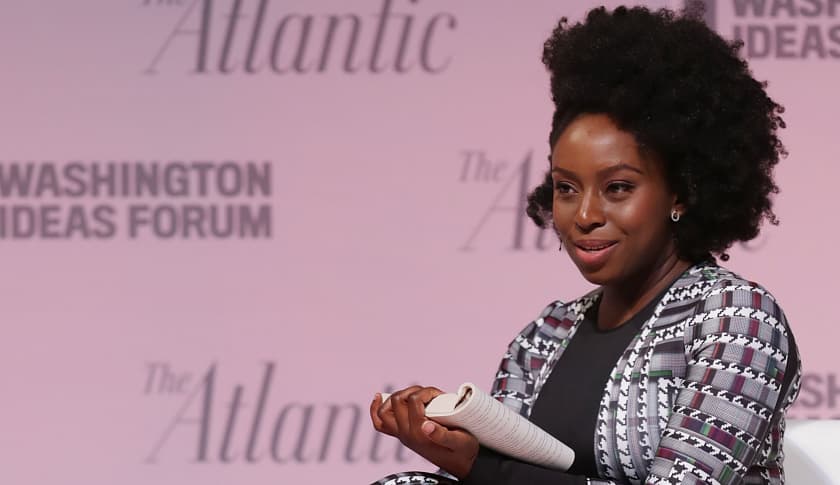 ‘Mulheres, parem de tentar agradar. Não é sua função’: Chimamanda N. Adichie