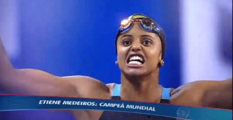 Negra e nordestina, Etiene Medeiros faz história ao ser primeira mulher brasileira campeã mundial de natação