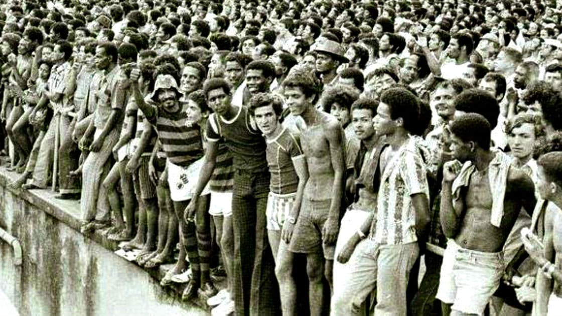 Futebol sempre foi coisa para pobre no Brasil, até decidirem que não seria mais