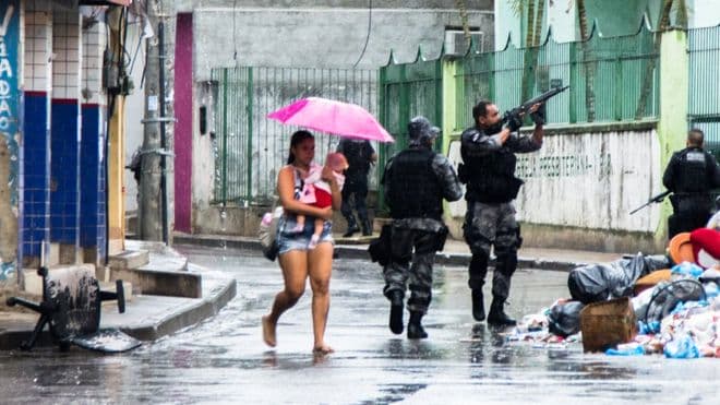 ‘Essa guerra não é nossa, mas nós morremos por conta dela’: os jovens de favelas que querem ter voz na política de drogas