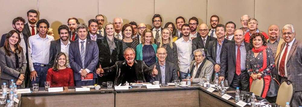 Juristas divulgam carta ao mundo denunciando regime de exceção no Brasil