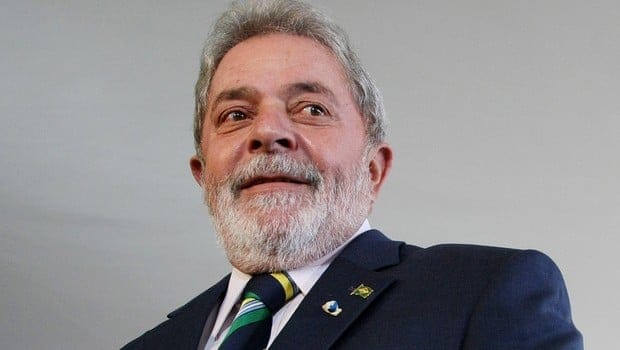 Mico internacional: Embaixada da Itália desmente capa da Veja sobre Lula