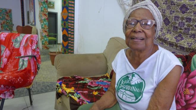 Aos 97 anos, filha de escravos luta para manter viva tradição musical das senzalas