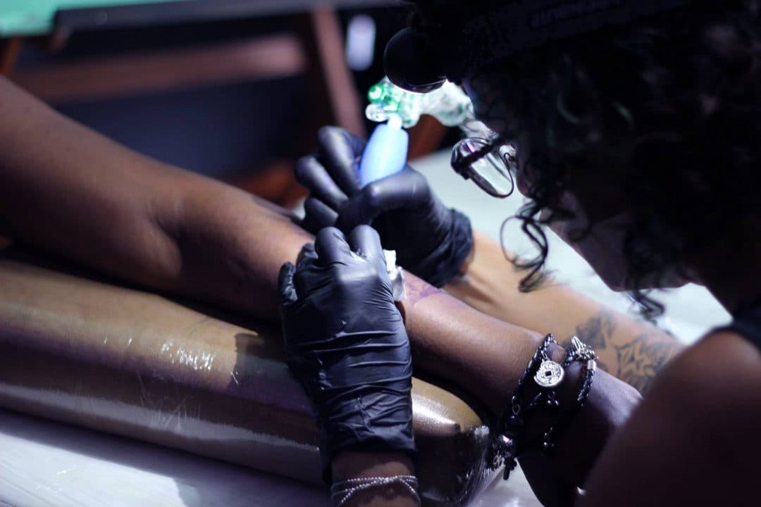Tatuagem em Pele Negra: Tire todas as dúvidas