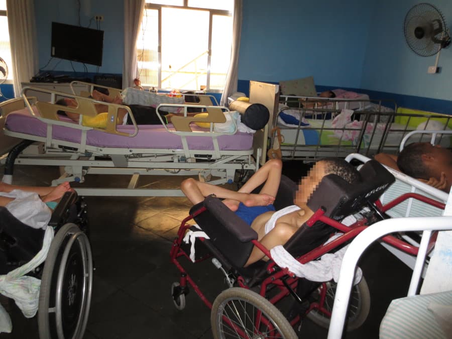 Relatório da Human Rights Watch sobre pessoas com deficiência indica situação degradante nos abrigos brasileiros