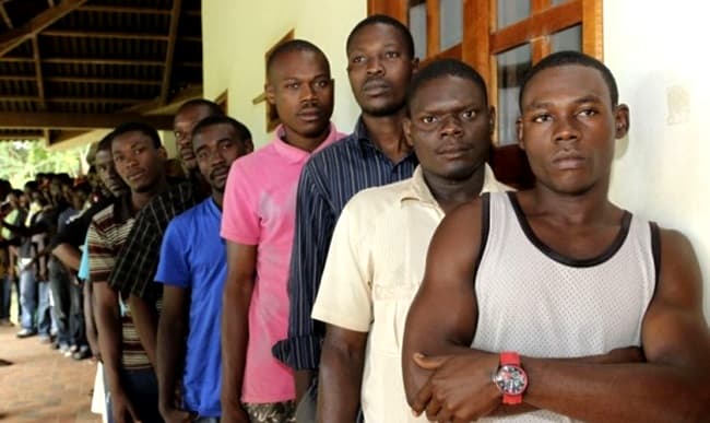 Haitianos relatam rotina de humilhações e preconceito no Brasil