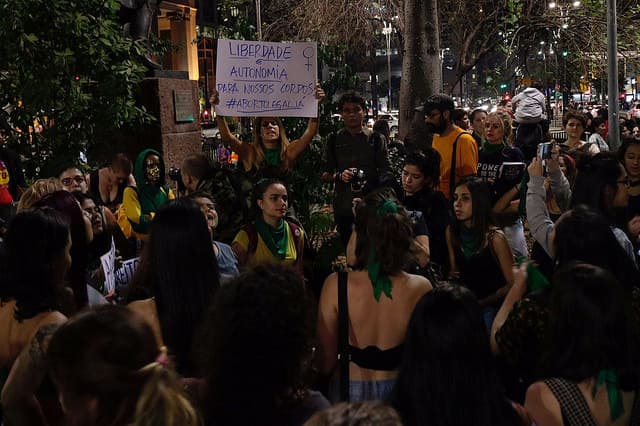Brasil se mobiliza pela descriminalização do aborto, a exemplo de Argentina e Irlanda