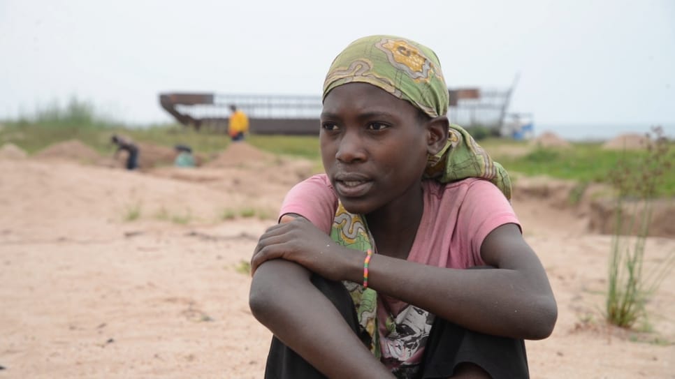 Crianças congolesas viram mão de obra barata em meio a crise de deslocamento forçado, diz ONU