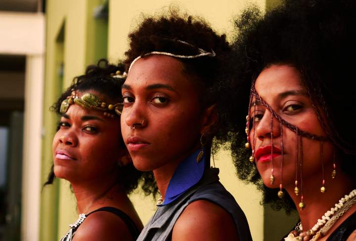 Mulheres fazem apresentação para falar sobre machismo, violência e preconceito em Cariacica