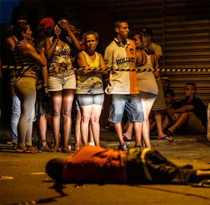 62% dos jovens querem ir embora. Até por que o Brasil deseja matá-los