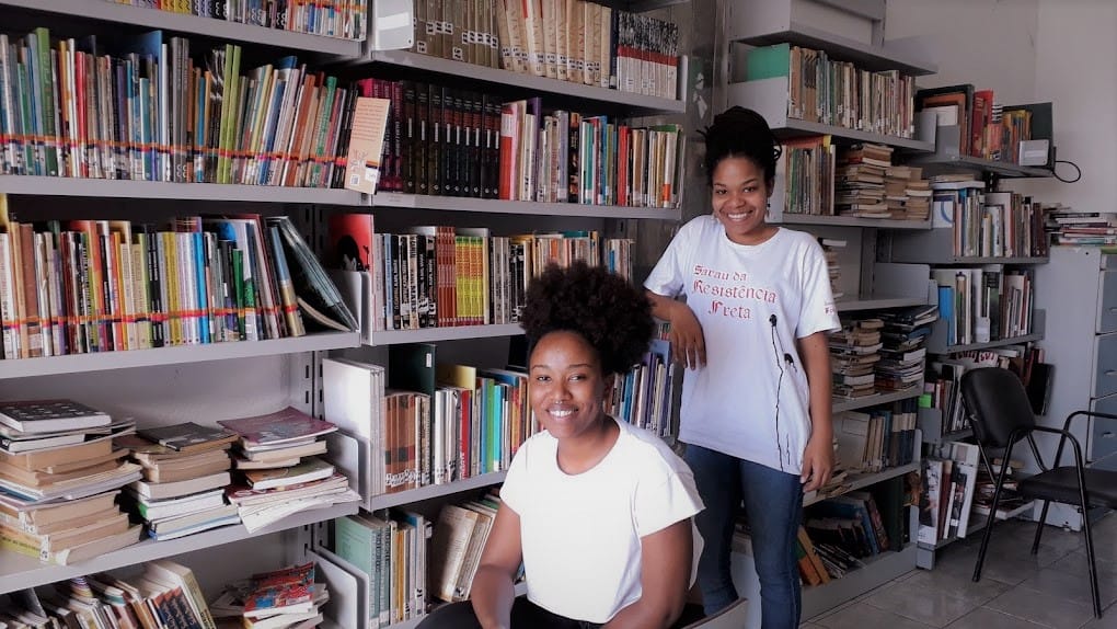Em Cidade Tiradentes, biblioteca estimula leitura de autores negros