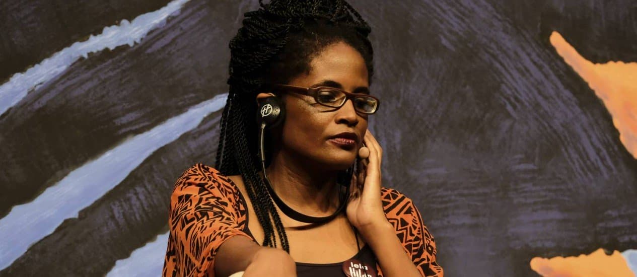 ‘Não dá pra ser feminista e ser a favor da redução da maioridade penal’, diz Djamila Ribeiro em mesa da Flip