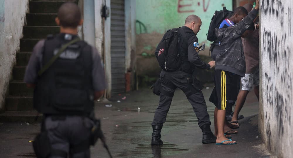Estudo aponta racismo e violência contra minorias em ações das polícias do Brasil e EUA