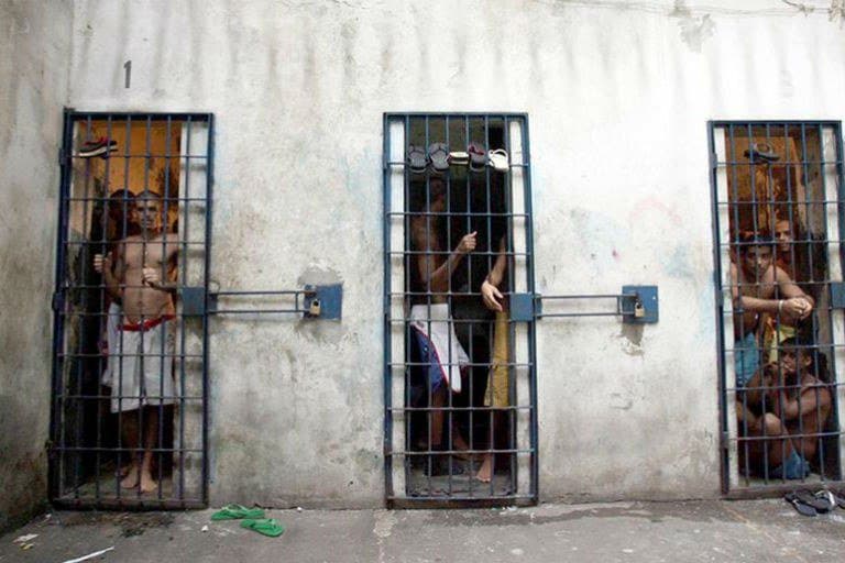 Brasil, terceira maior população carcerária, aprisiona cada vez mais
