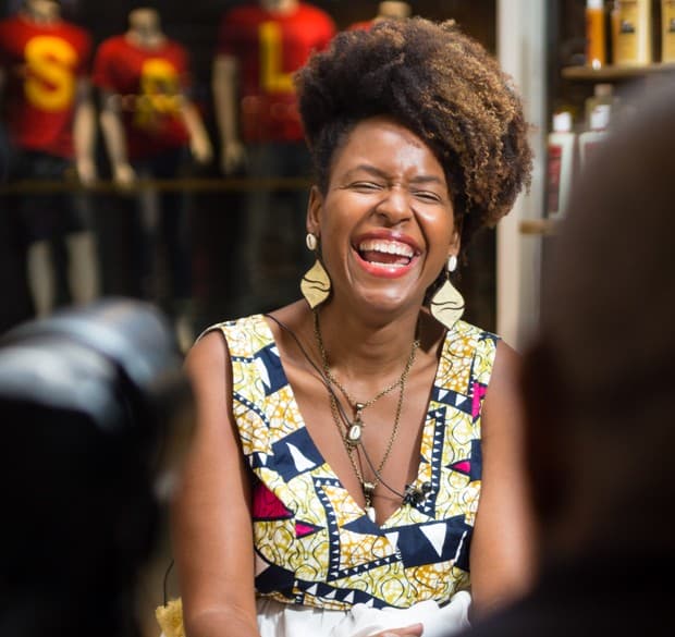 Negras empreendedoras: a mulher por trás da marca referência em cabelos crespos