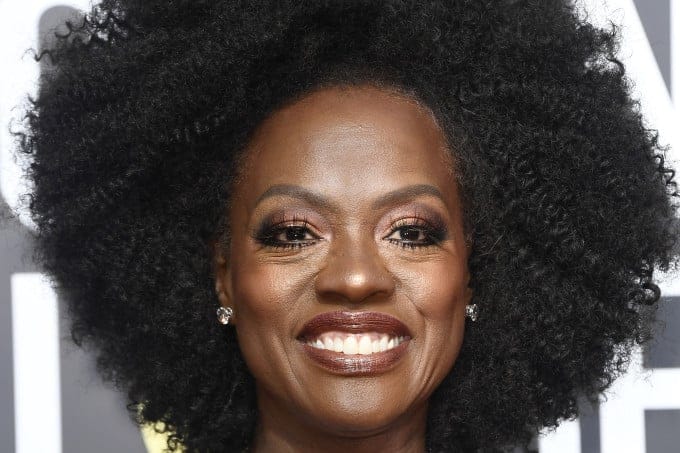 Viola Davis faz desabafo tocante sobre a falta de aceitação do cabelo afro
