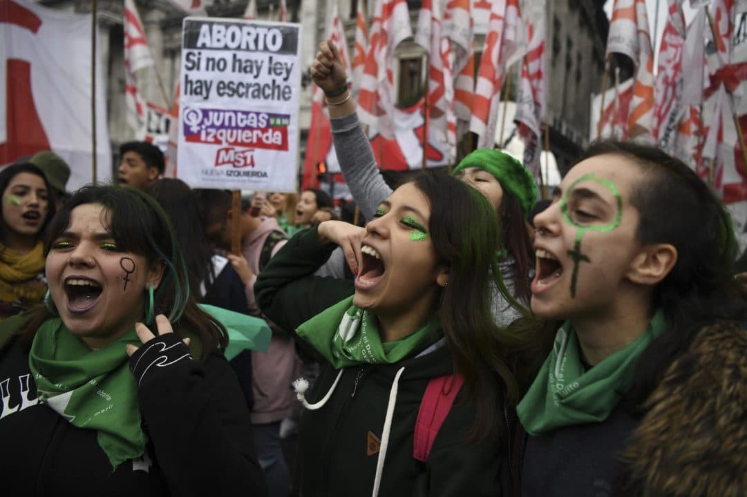 Milhares de mulheres se juntam na Argentina no ano da luta pelo aborto legal