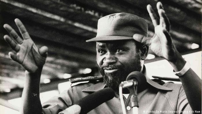 Livro de fotojornalista moçambicano Kok Nam reúne momentos inéditos de Samora Machel