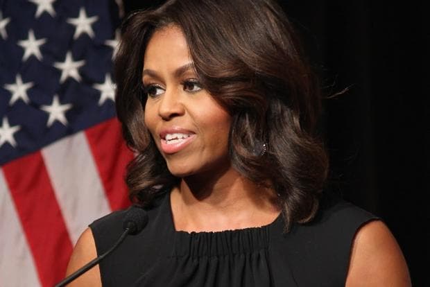 Michelle Obama lança plataforma para investir na educação de meninas