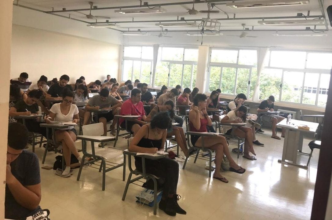 Unicamp 2019: prova de redação aborda ‘doutrinação ideológica na sala de aula’ e desenvolvimento