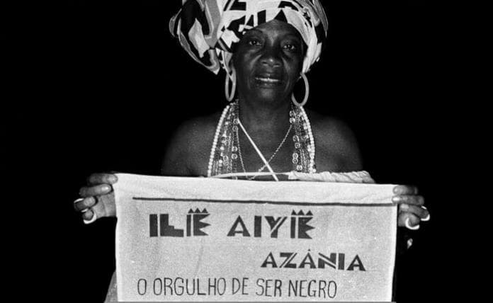 -Foliã-bloco-Afro-Ilê-Aiyê-tema-Azania.-Foto-Lázaro-Roberto.-Ano-1992