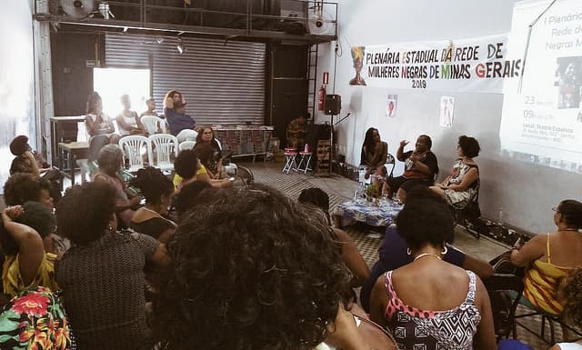 Plenária, mulheres negras de Minas Gerais discutem desafios da população negra - Foto: Larissa Amorim