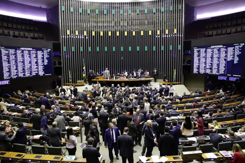Participação Feminina na Política: Câmara aprova texto que altera regras para partidos políticos
