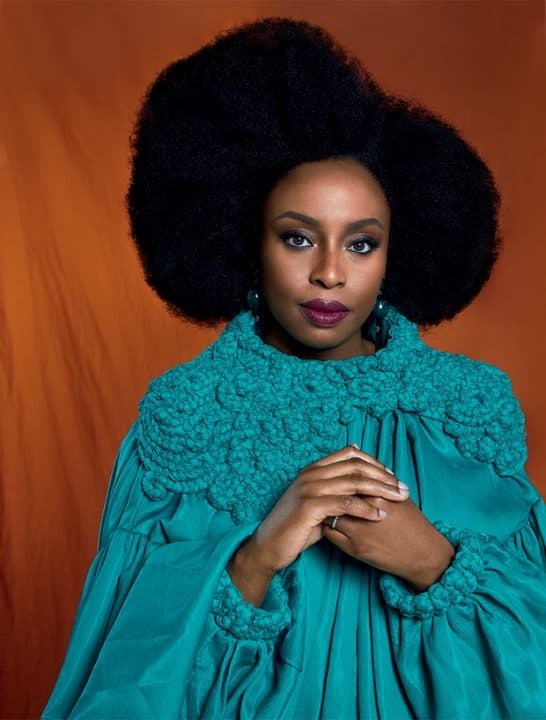 Chimamanda Ngozi Adichie: “O Brasil tem um problema de raça, pessoas negras não têm acesso a posições de poder”