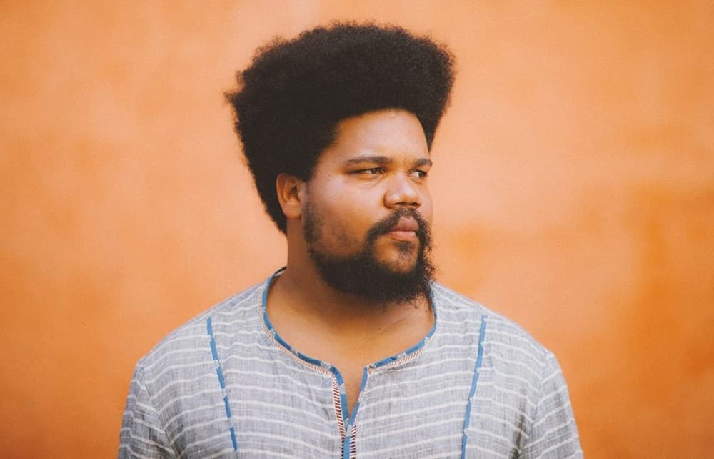 Amaro Freitas une a cultura popular afro-brasileira e o jazz em ‘Rasif’