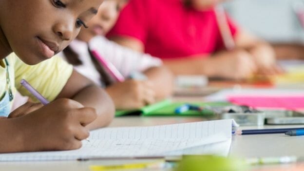 ‘Qualidade para poucos não é qualidade’: novo indicador sobre educação põe desigualdade em foco