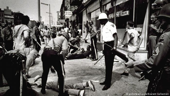 1967: Miséria da população negra causa conflitos nos EUA