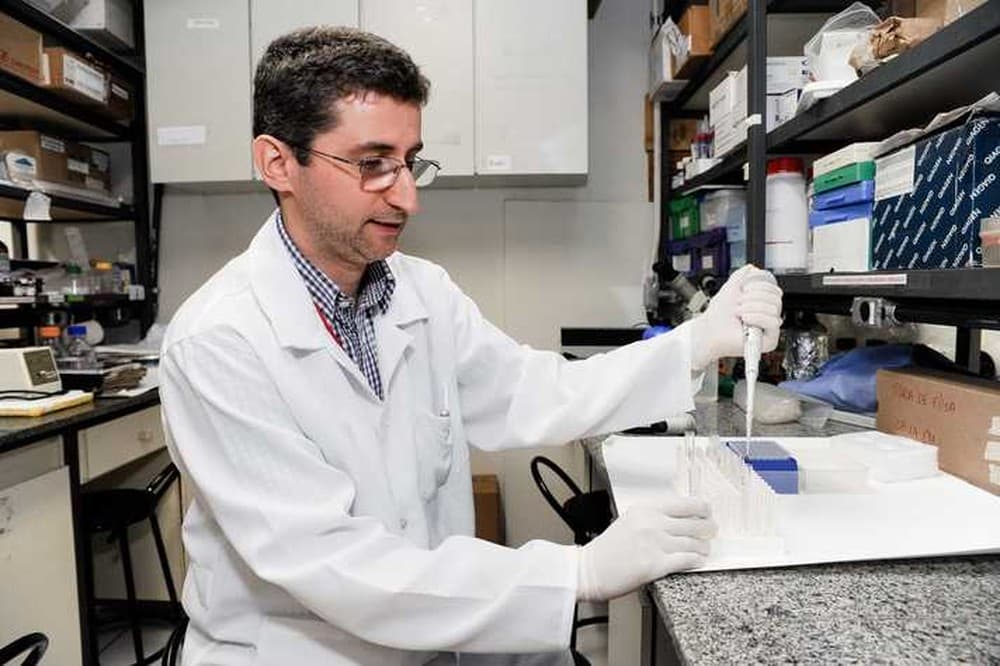 ‘Cortar bolsas do CNPq é aniquilar a pesquisa no Brasil’, disse professor da UFMG que pesquisa vacina contra Aedes aegypti