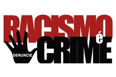 Ilustração escrito "Racismo é crime, Denuncie"
