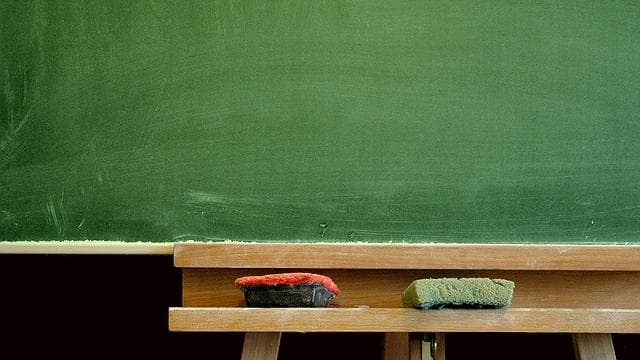 40% dos professores de ensino médio não são formados na disciplina que ensinam aos alunos