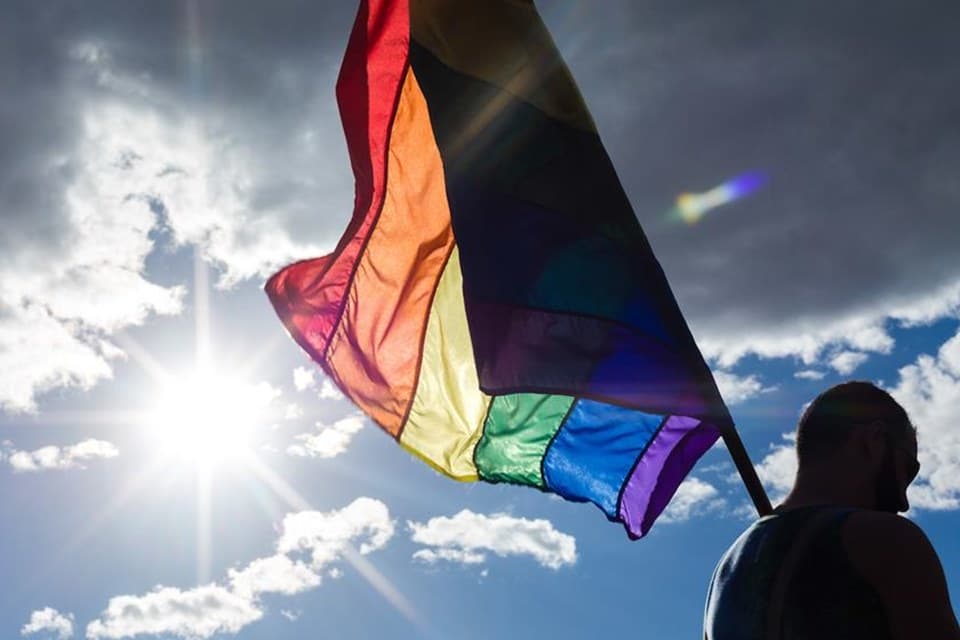 Projeto de lei assegura acesso de casais LGBTs a programas do GDF