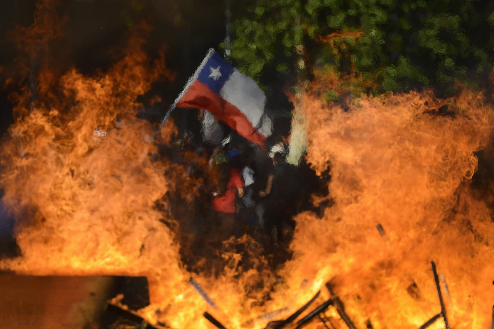 Ministro do Chile admite possível violação de direitos humanos na repressão aos protestos