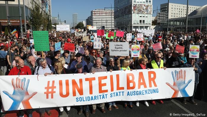 Milhares de alemães protestam contra a violência de extrema-direita