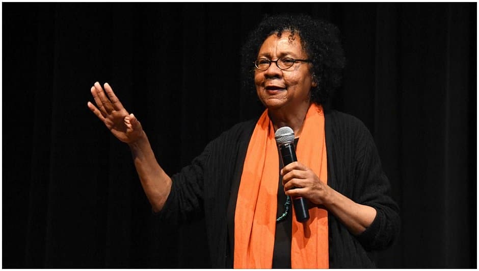 Clássico do feminismo negro, obra de estreia de bell hooks é relançada no Brasil