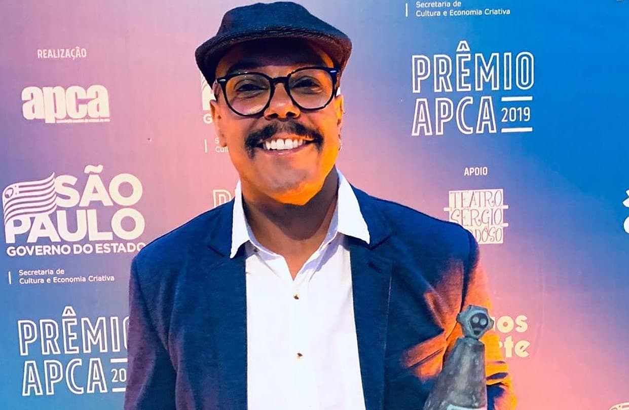 Jé Oliveira se torna o primeiro diretor negro a vencer maior prêmio do teatro de SP
