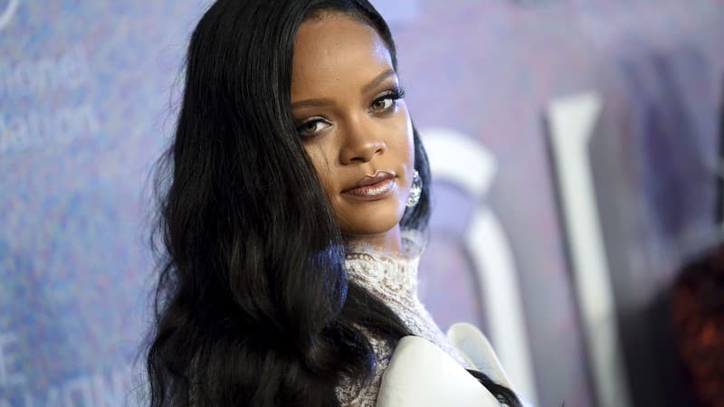 Rihanna lança marca de maquiagem que homenageia a diversidade