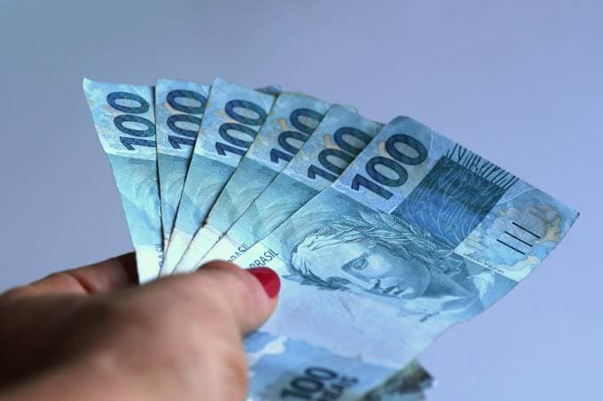 Aplicativo para sacar auxílio emergencial de R$ 600 será liberado na terça (7)