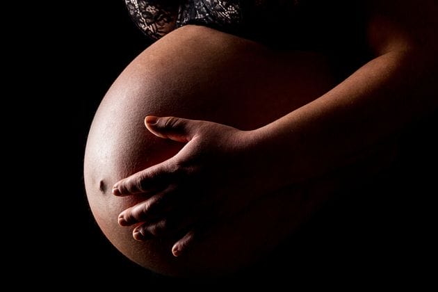‘Acompanhei gestantes de 10 anos em estado grave na UTI’: médica detalha os riscos de uma criança grávida