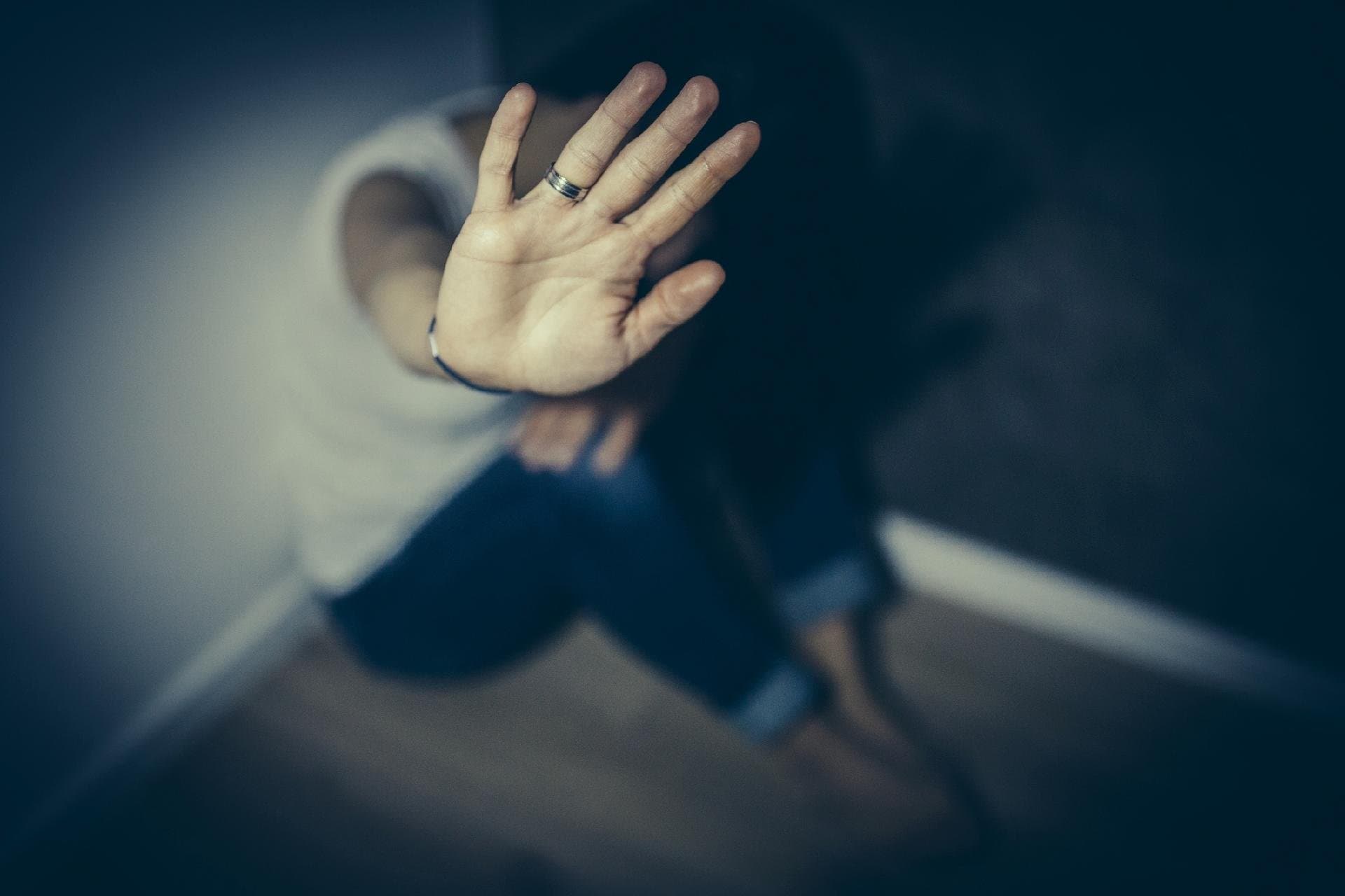 Mulheres de Belém vítimas de violência doméstica podem denunciar por telefone e atendimento virtual